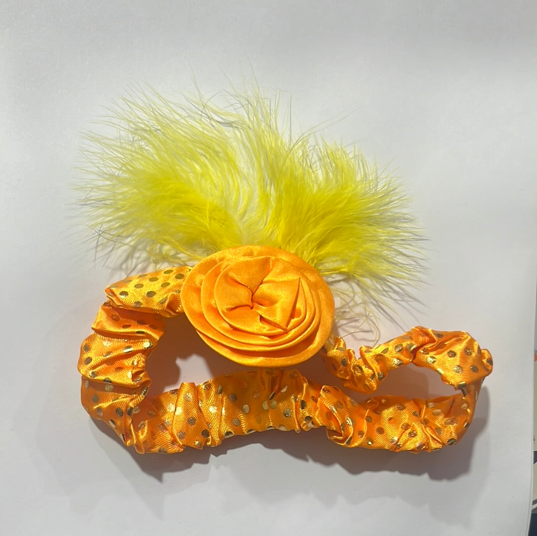 Cintillo tela charlestón con pluma dorado